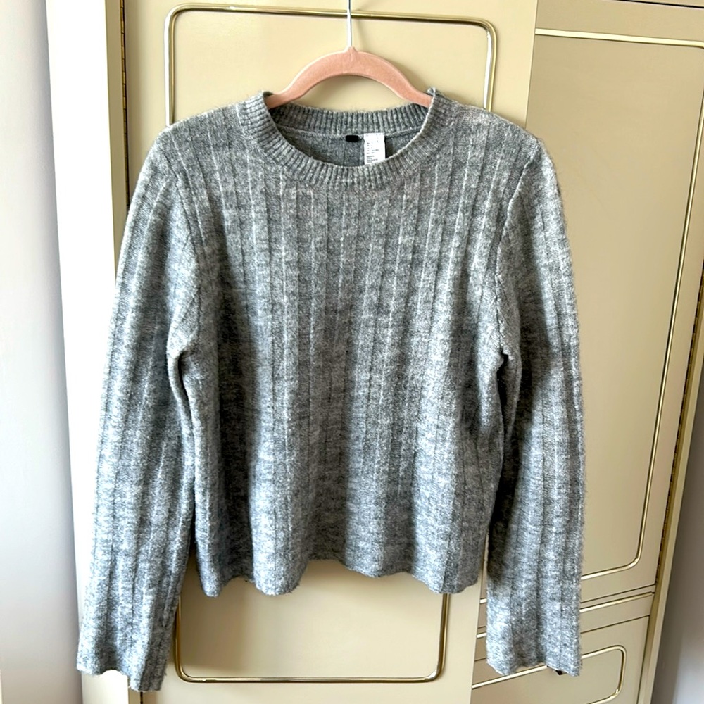 H&M Gray Ribbed Sweater - Picture 1 of 5